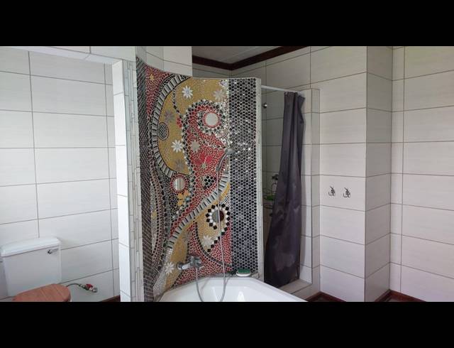 4 BEDROOM HOUSE TO LET IN LAMONT PARK